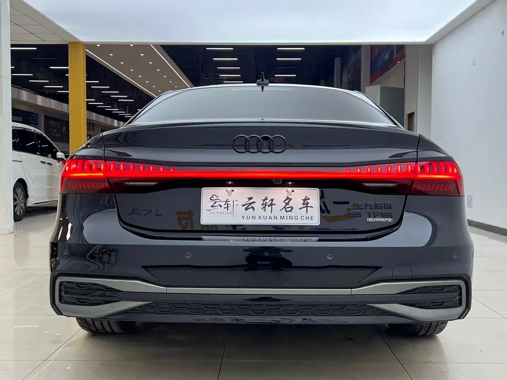 Audi A7L 2025 — фото 21