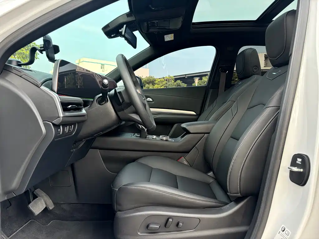 Cadillac XT4 2025 — фото 10