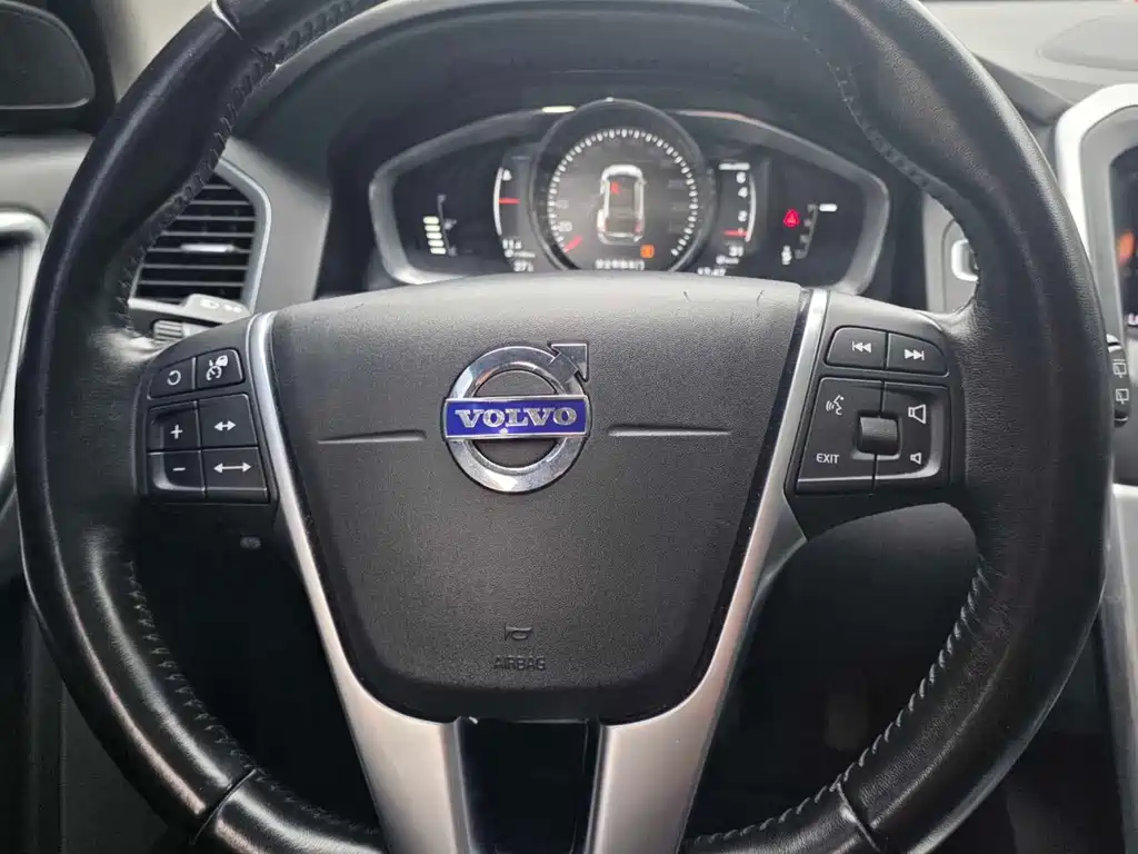 Volvo XC60 2017 — фото 15