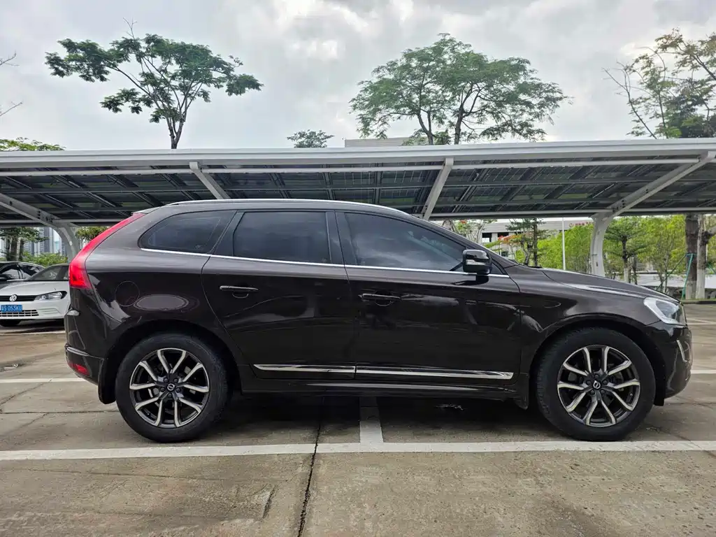 Volvo XC60 2017 — фото 18