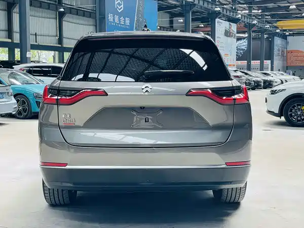 NIO ES8 2022