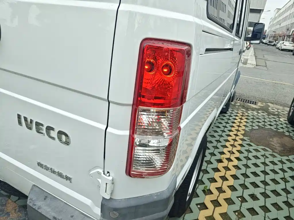 Iveco Proud 2020 — фото 8