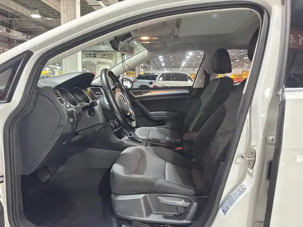Volkswagen Golf Pure Electric 2020