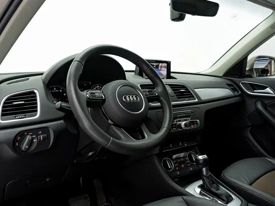 Audi Q3 2018 — фото 21