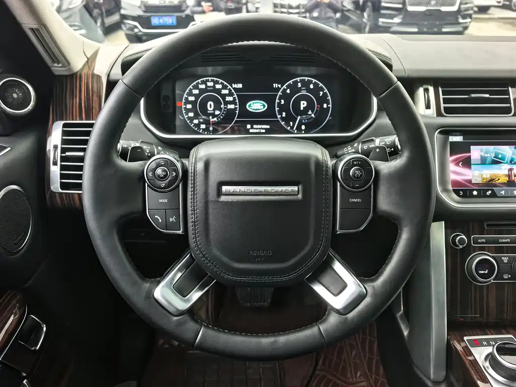 Land Rover Range Rover 2018 — фото 11
