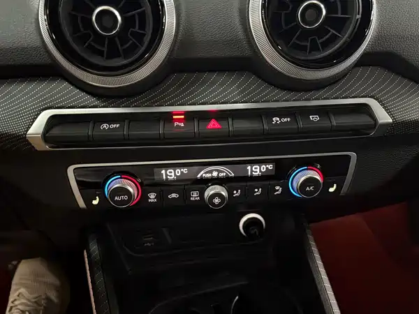 Audi Q2L 2023