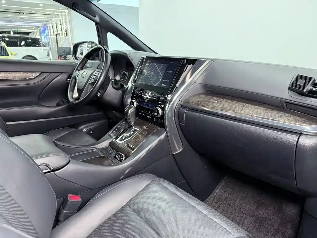 Toyota Vellfire 2022 — фото 11