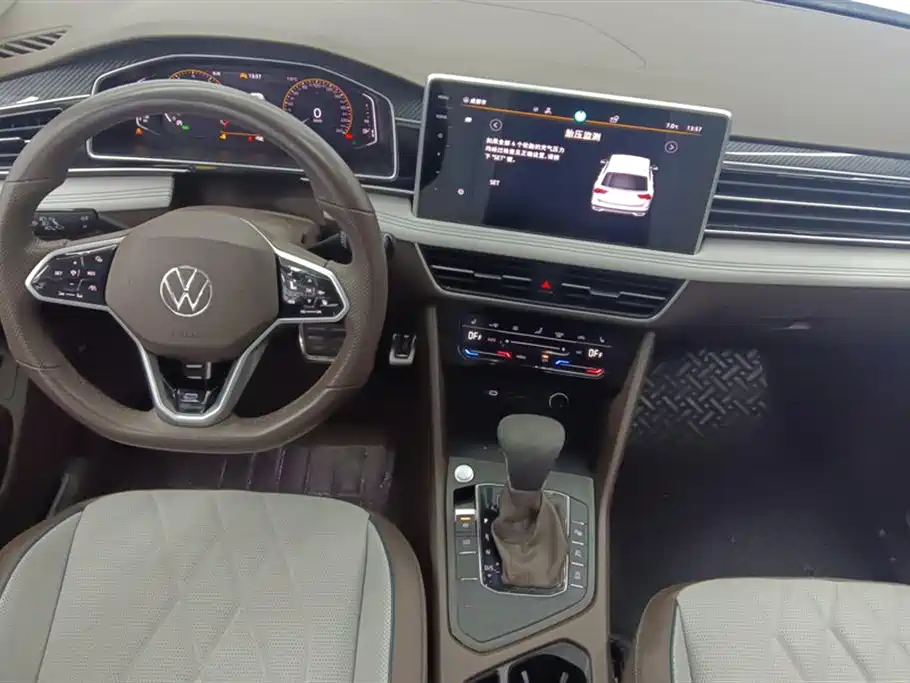 Volkswagen Tiguan L 2023 — фото 12