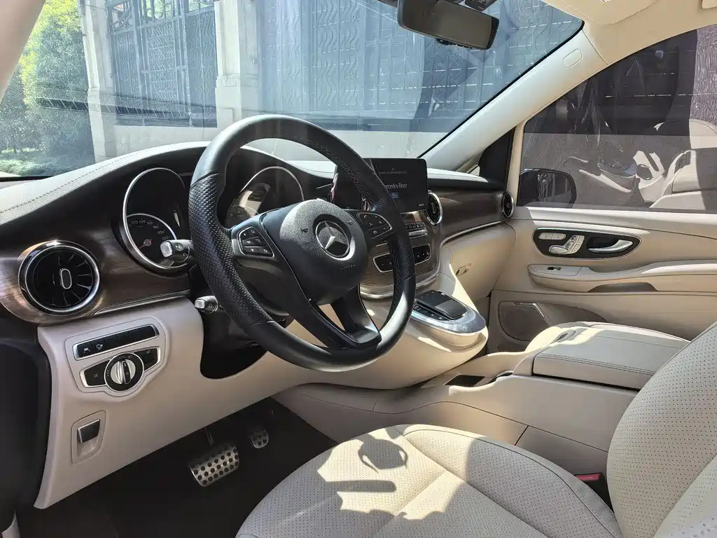 Mercedes-Benz V-Class 2022 — фото 7