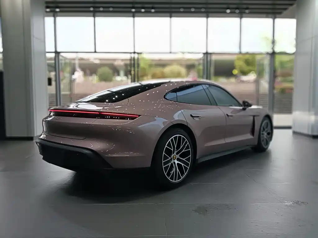 Porsche Taycan 2024