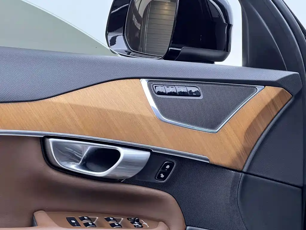 Volvo XC90 2024 — фото 12