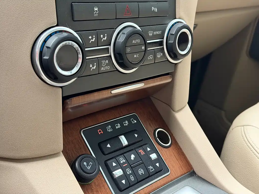 Land Rover Discovery 2016 — фото 15
