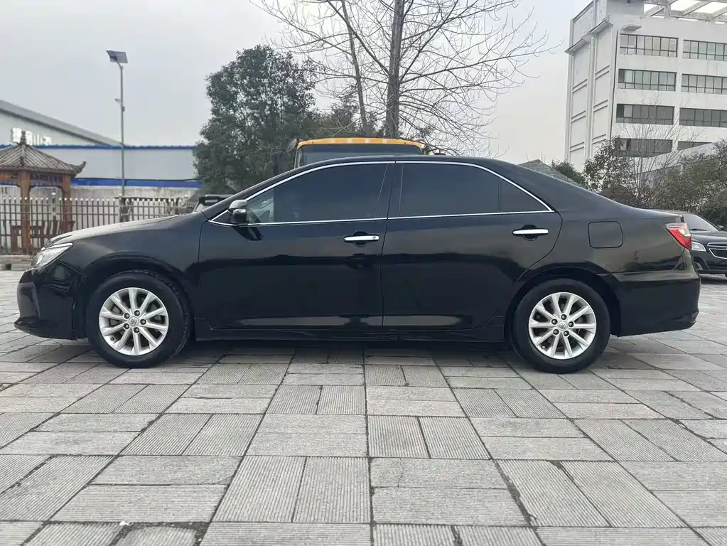 Toyota Camry 2016 — фото 4