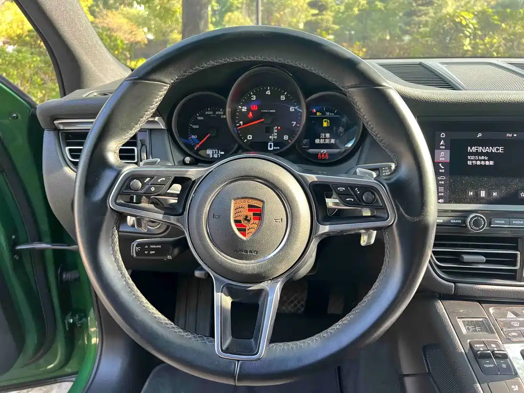 Porsche Macan 2019 — фото 11