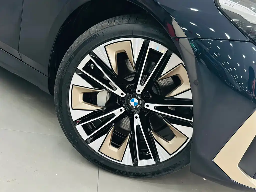 BMW 5 Series 2024 — фото 10