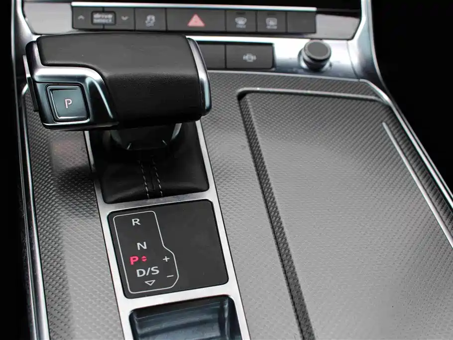 Audi A6L New Energy 2020 — фото 10