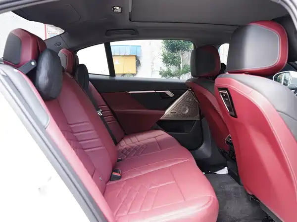 BMW 5 Series 2025