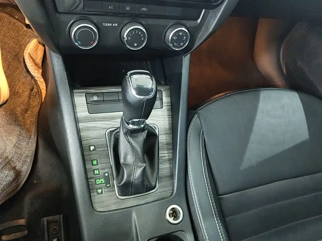 Skoda Octavia 2017 — фото 14