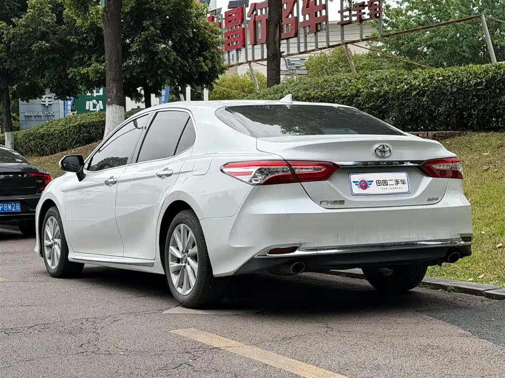 Toyota Camry 2024 — фото 4