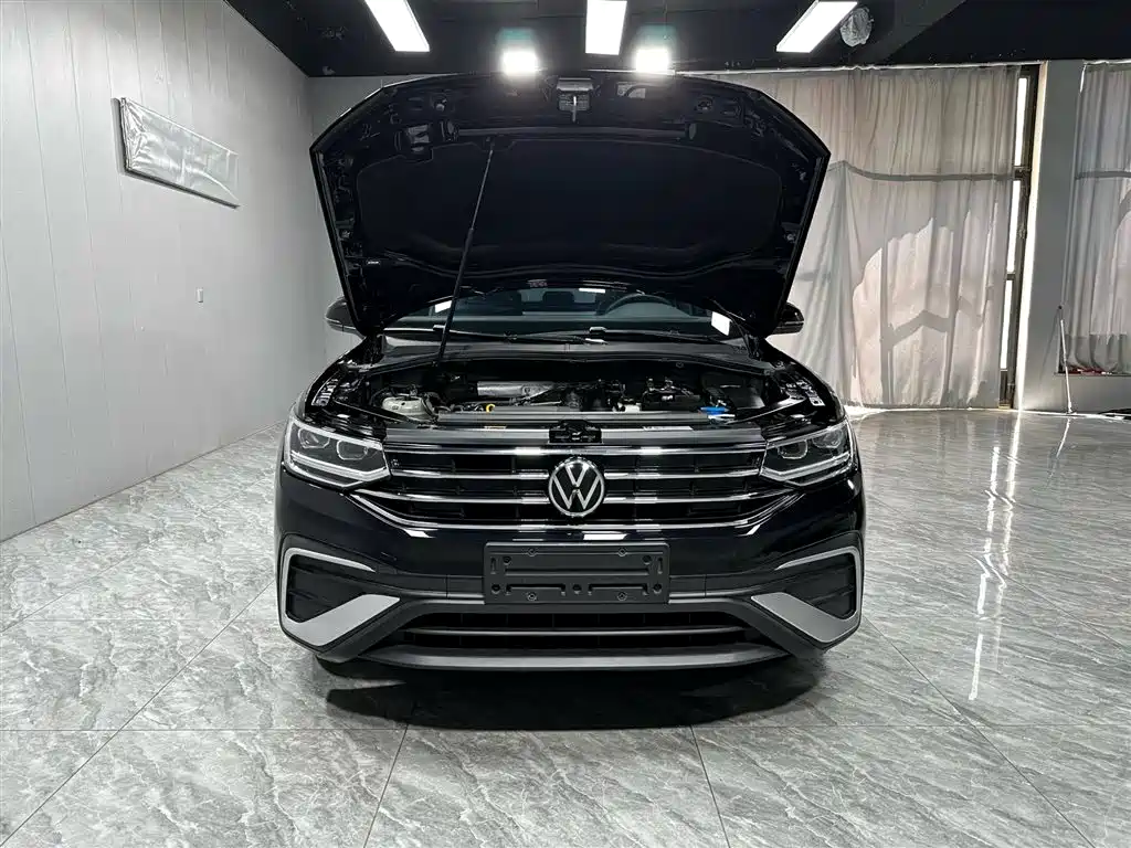 Volkswagen Tiguan L 2023 — фото 9