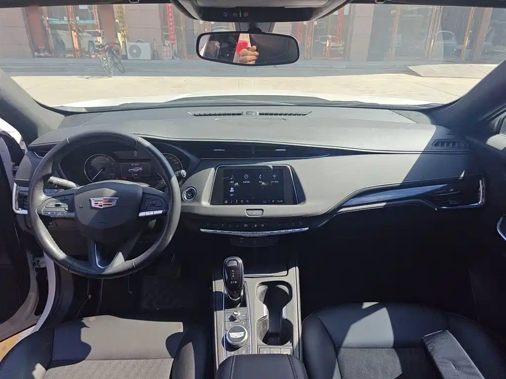 Cadillac XT4 2022 — фото 10