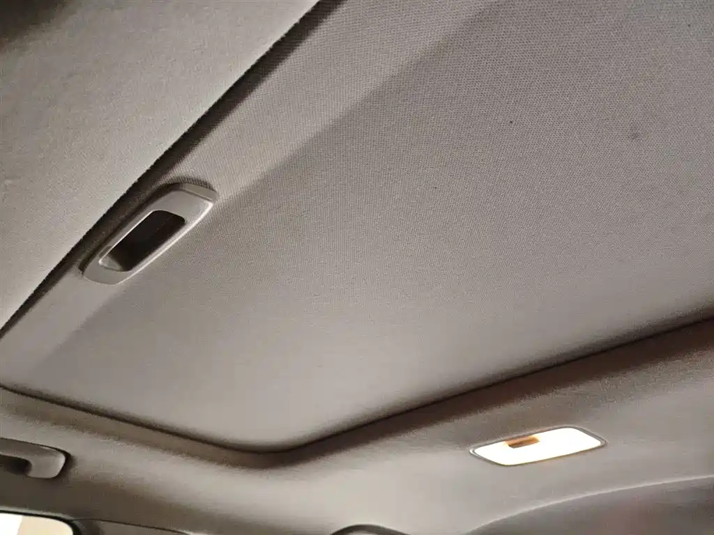 Hyundai Elantra 2018 — фото 18