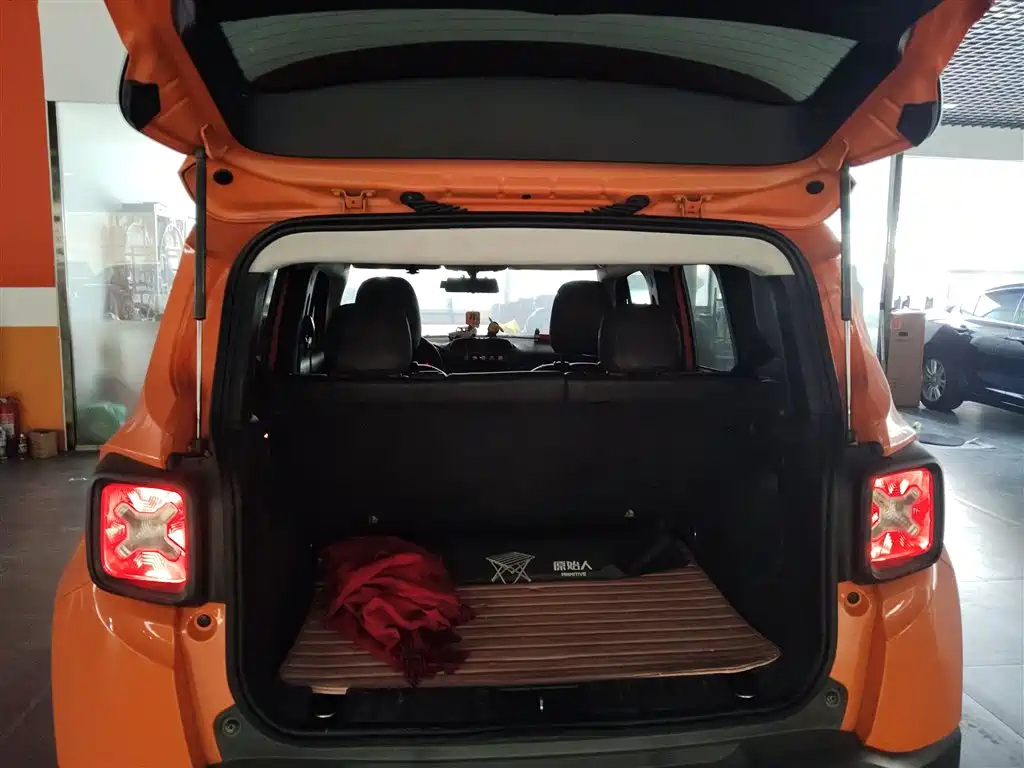 Jeep Renegade 2020 — фото 15