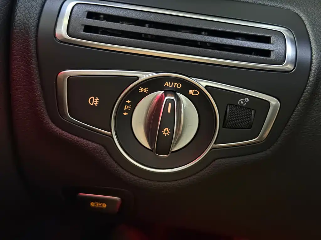 Mercedes-Benz C-Class 2020 — фото 20