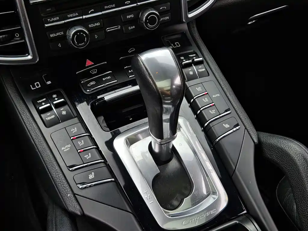 Porsche Cayenne 2015 — фото 26