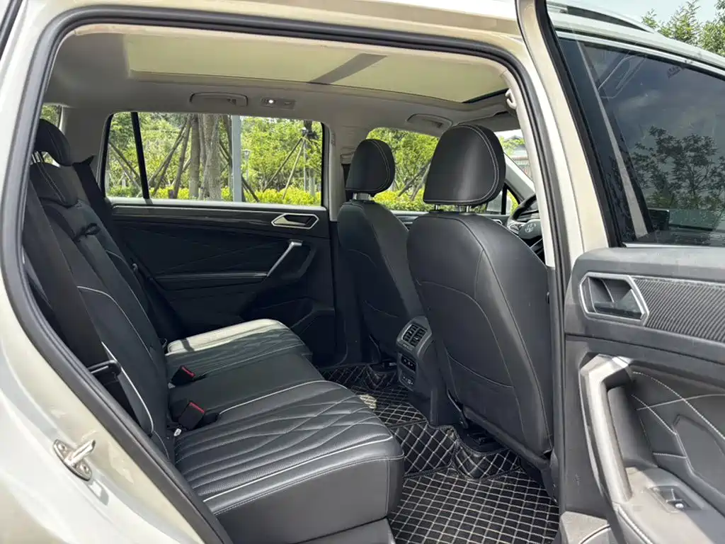 Volkswagen Tiguan L 2023 — фото 15