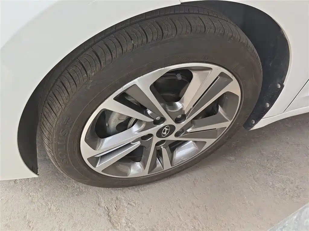 Hyundai Elantra 2017 — фото 22