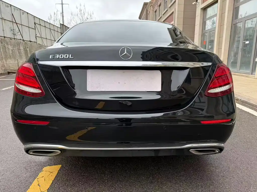 Mercedes-Benz E-Class 2019 — фото 13