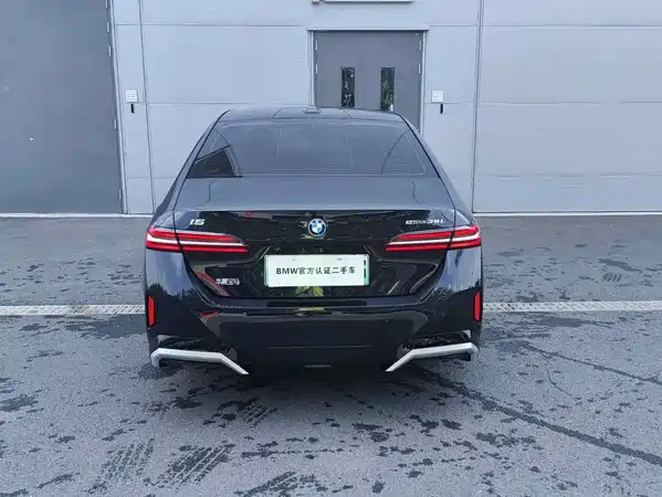 BMW i5 2026