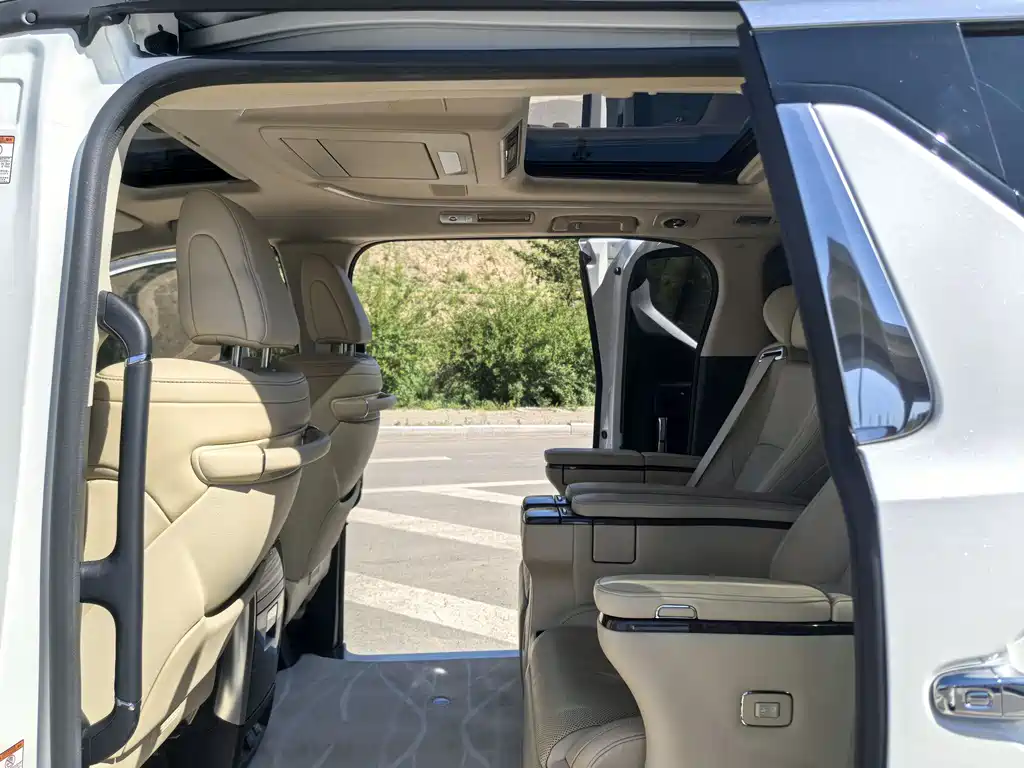 Toyota Alphard 2021 — фото 15