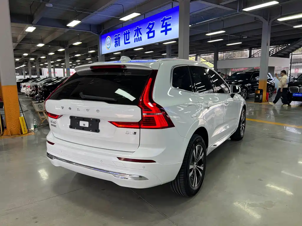 Volvo XC60 2025 — фото 14
