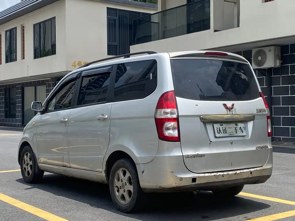 Wuling Hongguang 2012