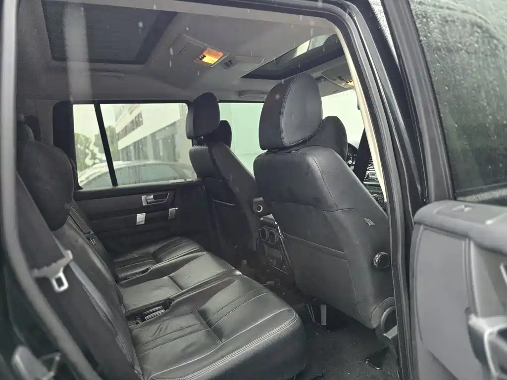 Land Rover Discovery 2016 — фото 11