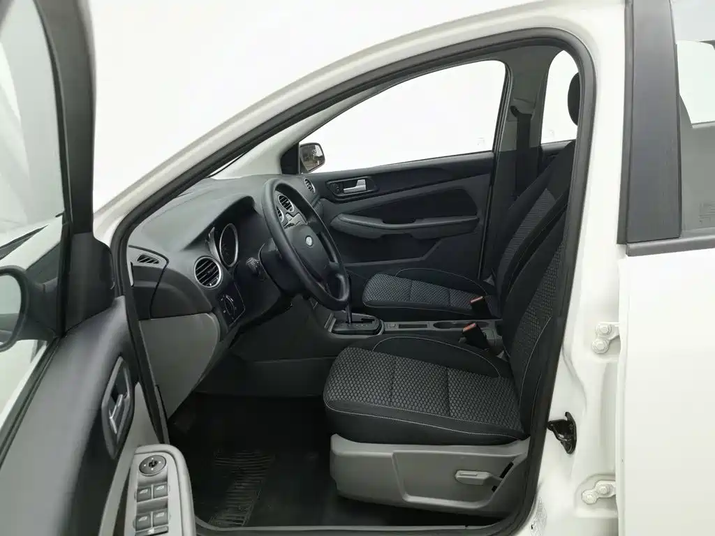 Ford Focus 2014 — фото 10