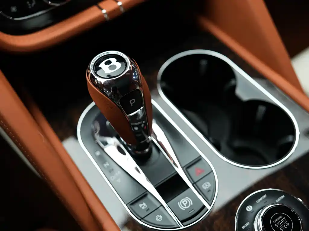 Bentley Bentayga 2024 — фото 15