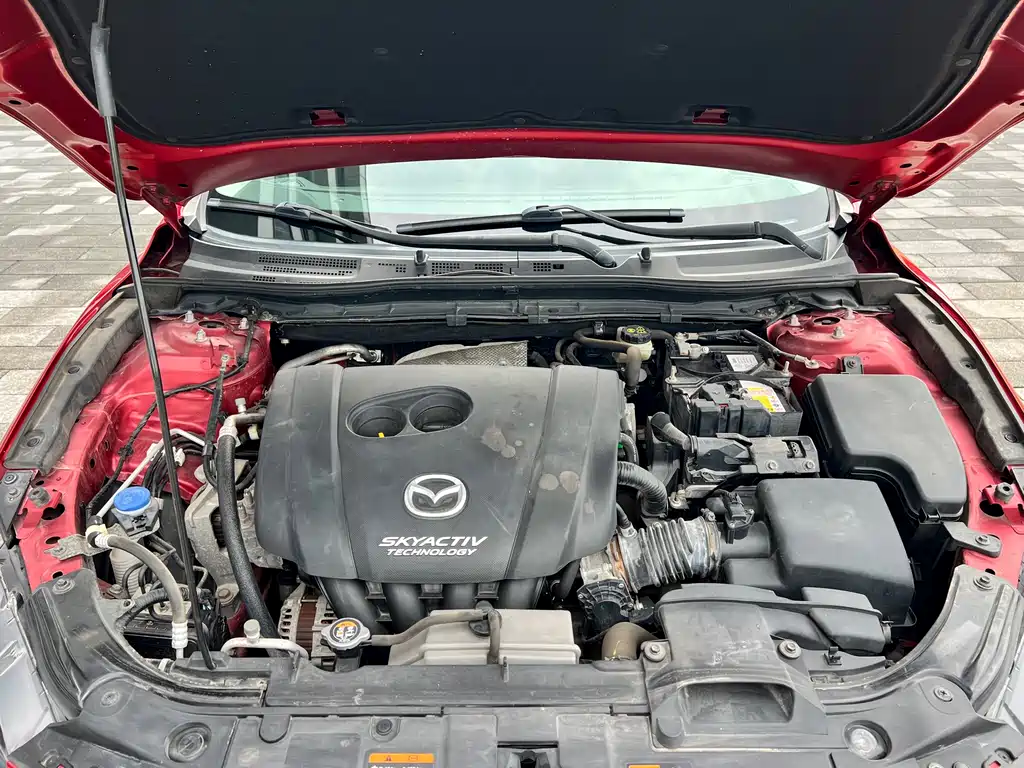 Mazda 3 Axela 2018 — фото 15