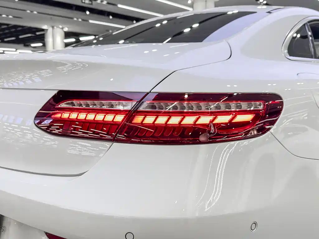 Mercedes-Benz E-Class 2022 — фото 7