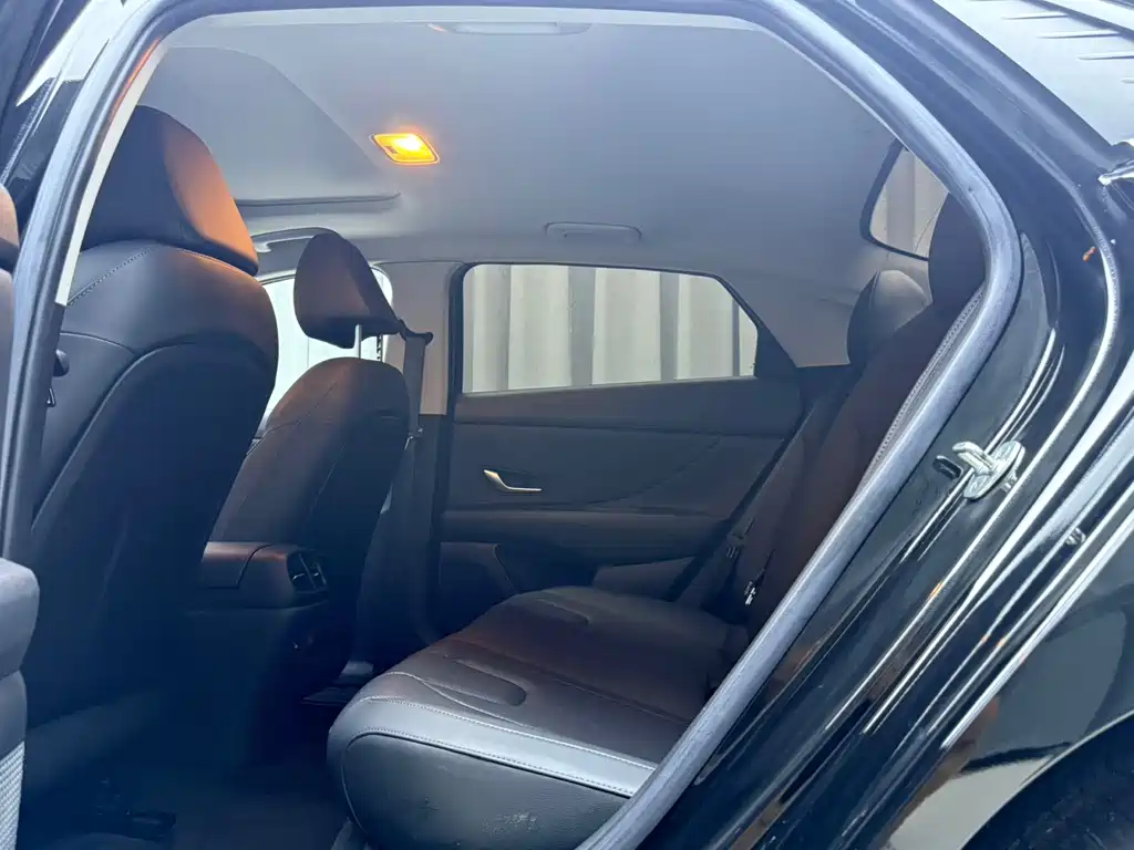 Hyundai Elantra 2022 — фото 16