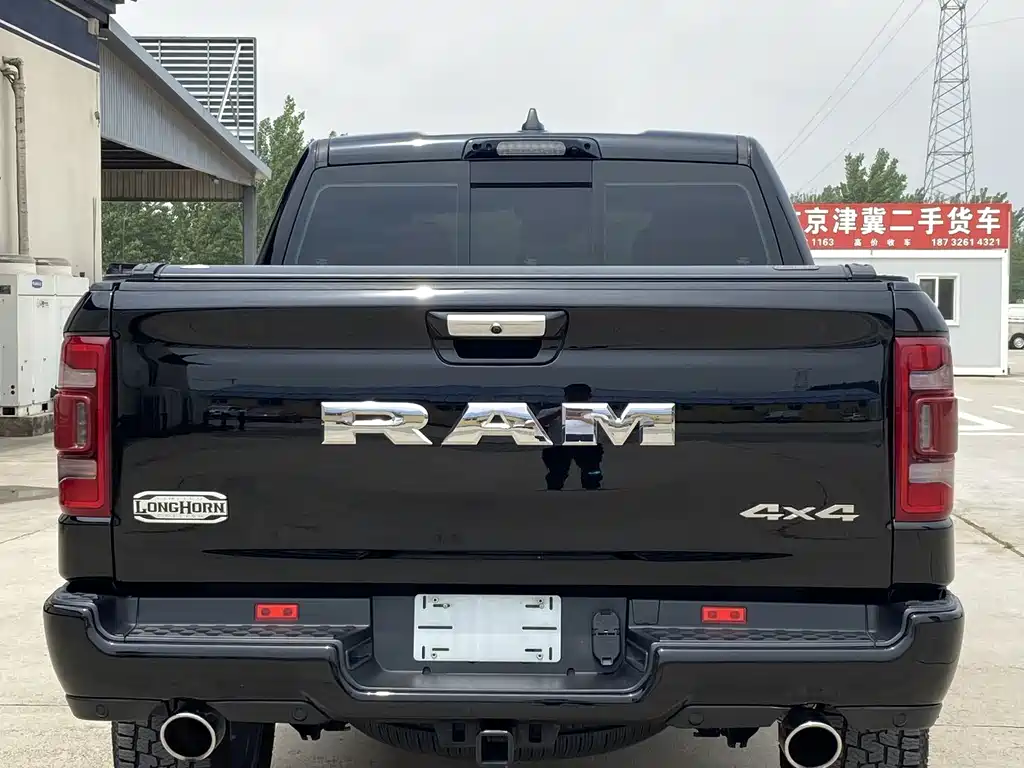 RAM Trucks 2025 — фото 8