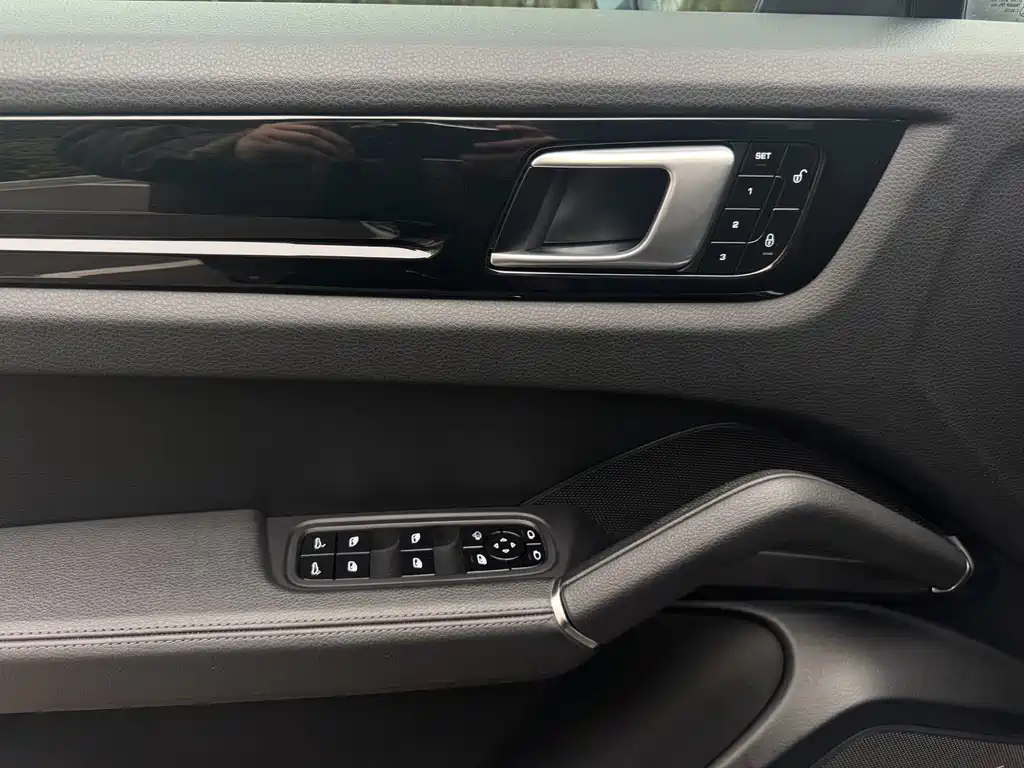 Porsche Cayenne 2019 — фото 15