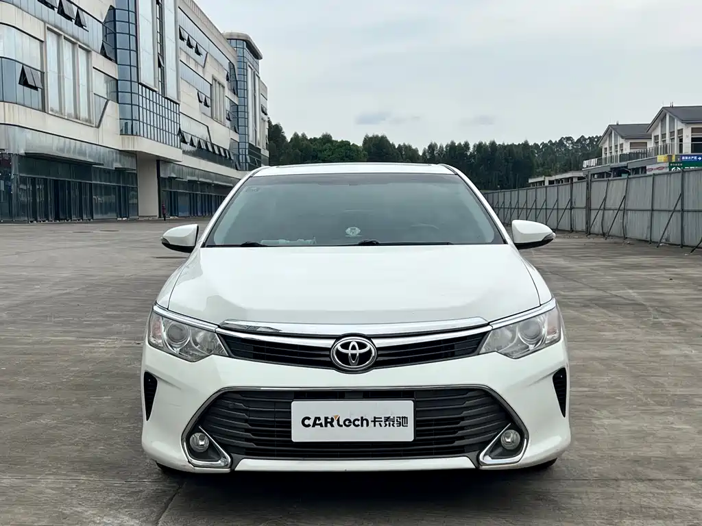 Toyota Camry 2015 — фото 2
