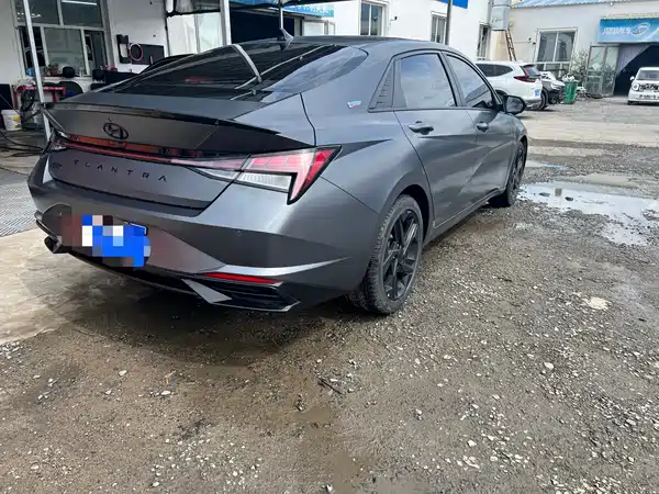 Hyundai Elantra 2022