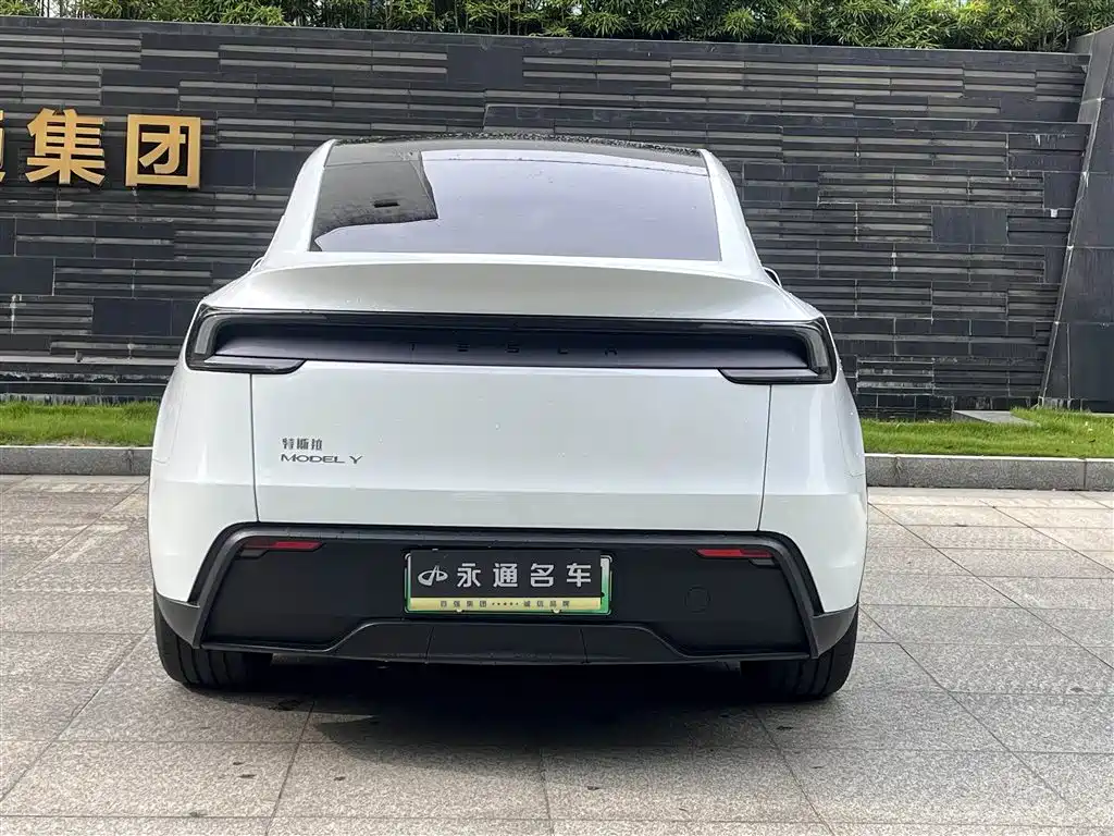 Tesla Model Y 2026 — фото 11
