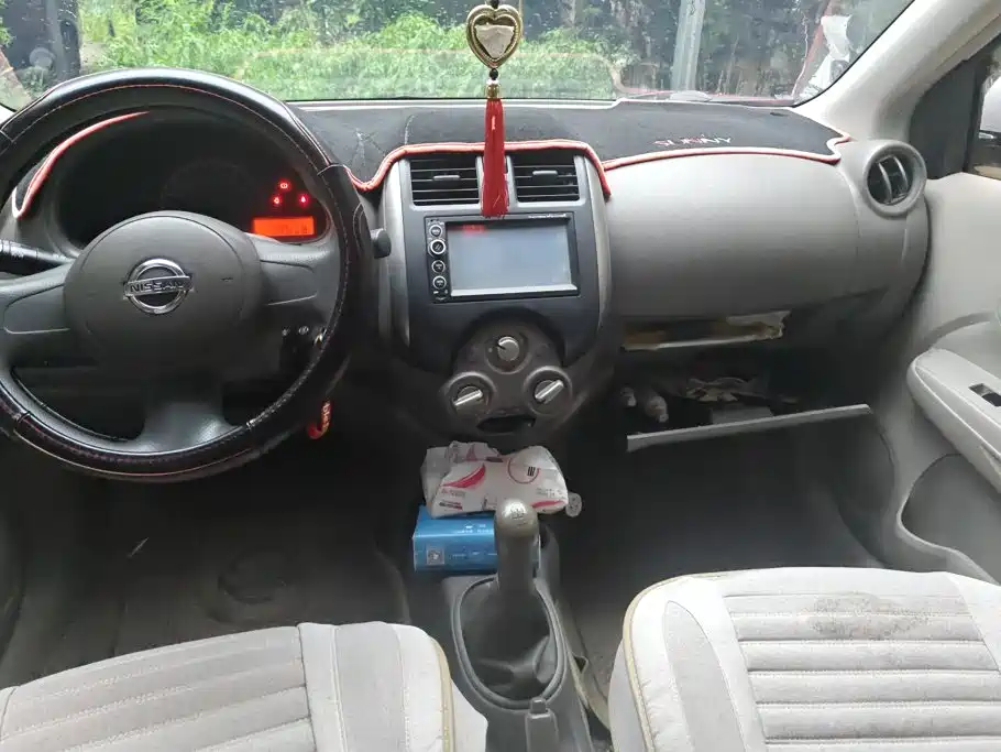 Nissan Sunny 2012 — фото 12