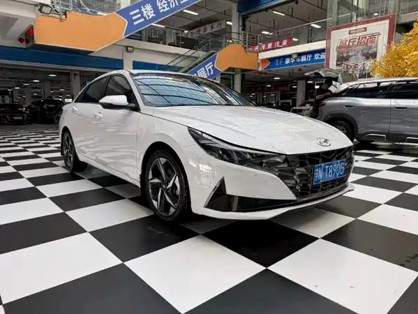 Hyundai Elantra 2022