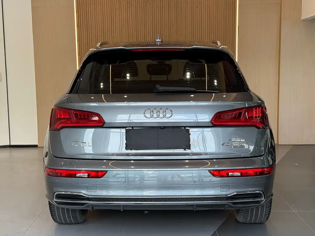 Audi Q5L 2020 — фото 17